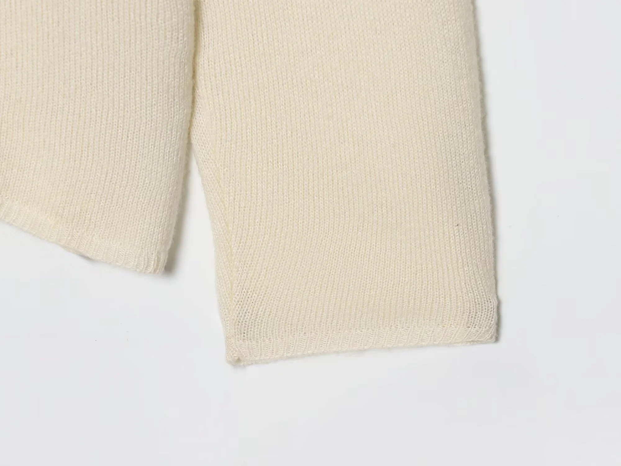 Herfst en winter nieuwe dames casual eenvoudige modieuze en veelzijdige kanten gebreide trui met V-hals en lange mouwen