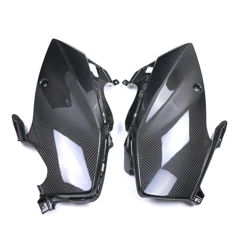Applicable to GSX1300R motorcycle shell modification accessories carbon fiber fuel tank lower lining plate