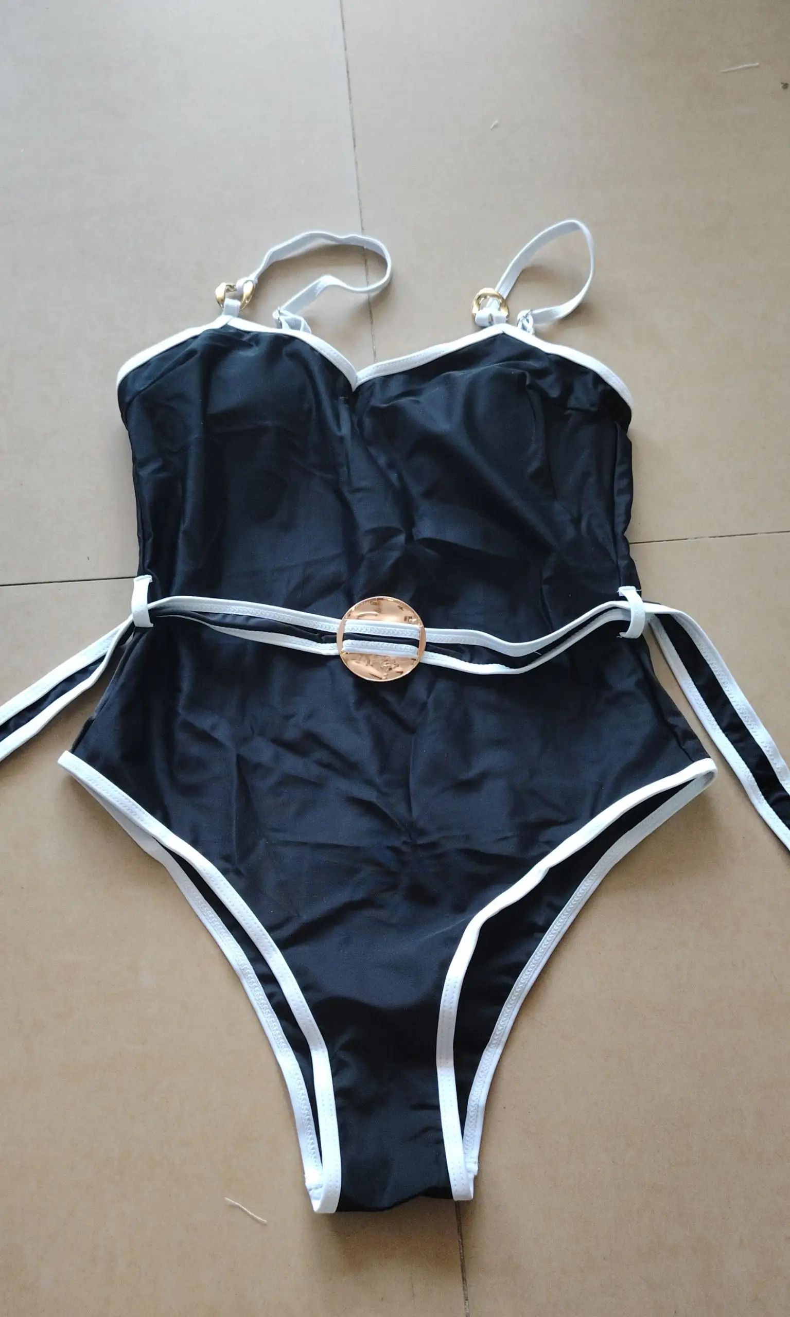 2026 セクシーな女性ワンピース水着水着女性固体黒プッシュアップひも入浴者水着モノキニブラジル水着