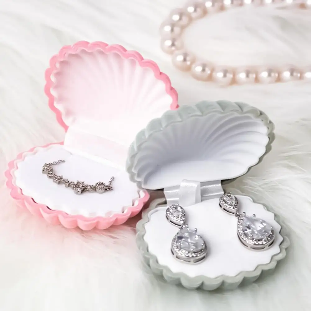 Velvet Shell Jewelry Box, Portable Small Travel Organizer Case, Soft Flannel Storage Holder for Rings Earrings And Necklaces