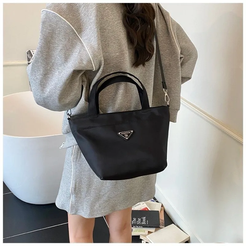 洗練されたスタイリッシュなハンドバッグ ワンショルダー レッドカーペット ディナーパーティー 絶妙な携帯用 トレンディでシックな時代を超越したエレガントなファッショナブル