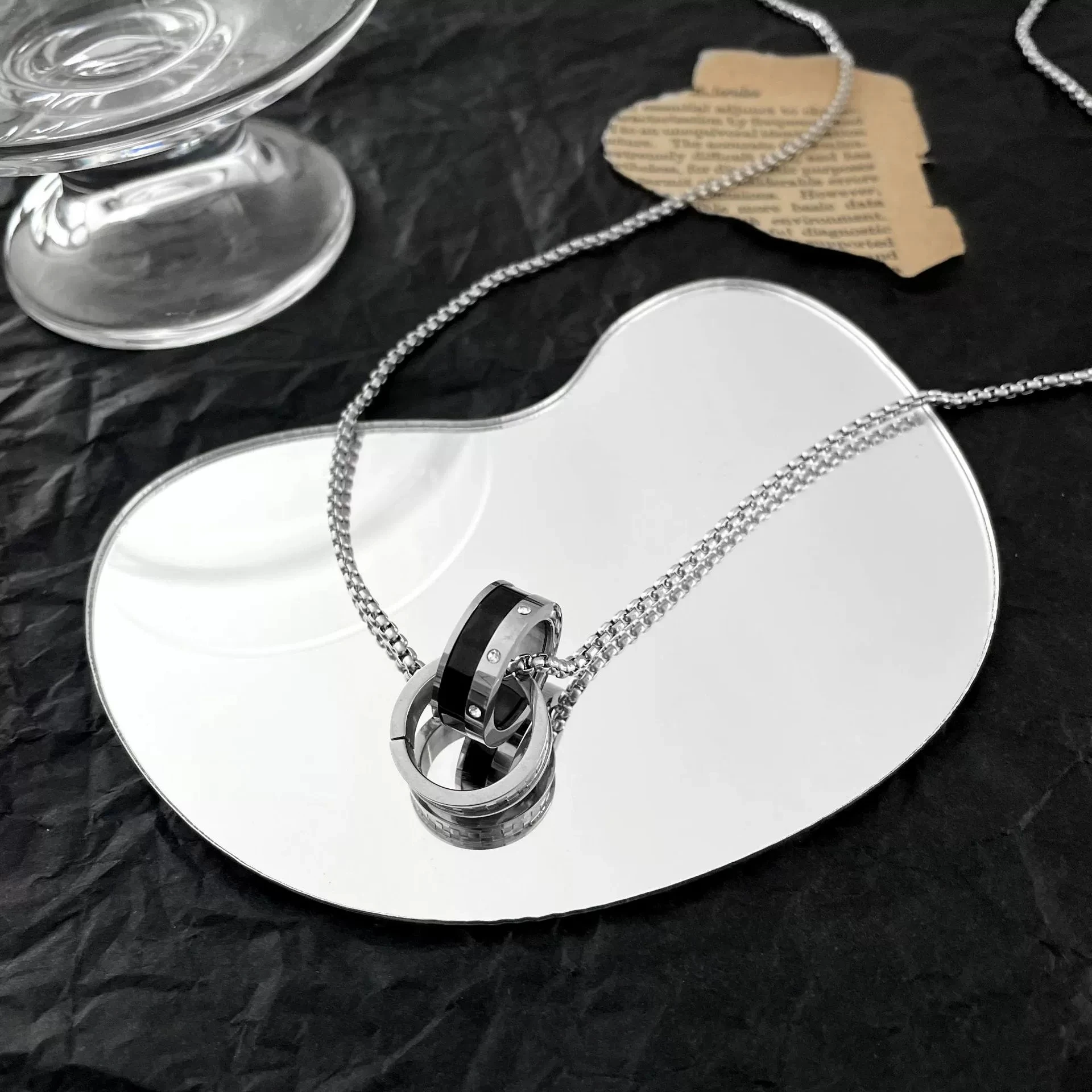

Titanium Steel Double Ring Pendant Necklace for Men Women, Hip Hop Street Chain, Minimalist Interlocking Circle Charm, 60cm