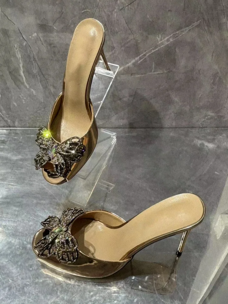 

Блестящие женские сандалии с узлом-бабочкой и открытым острым носком, пикантные летние пикантные шикарные туфли на тонком очень высоком каблуке, летние женские тапочки