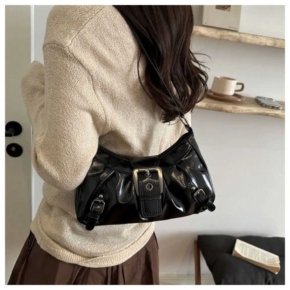Glossy PU Material Underarm Shoulder Bag Metal Buckle Detail Minimalist Design Ruched Hobo Handbag Underarm Style Ruched Texture