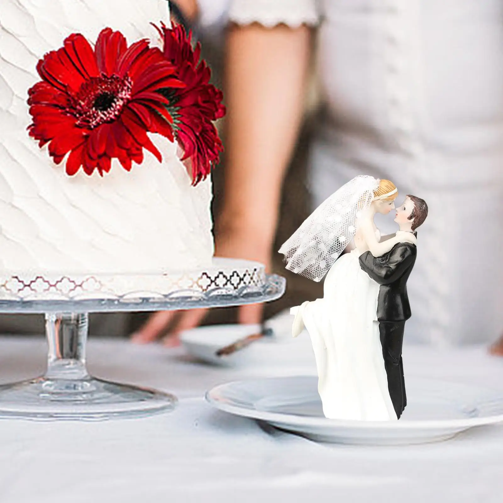 Bride and Groom Cake Topper Dolls Resin Couple Statue for Wedding Cake Top Decoration Tabletop Ornament Romantic Sculpture Ideal