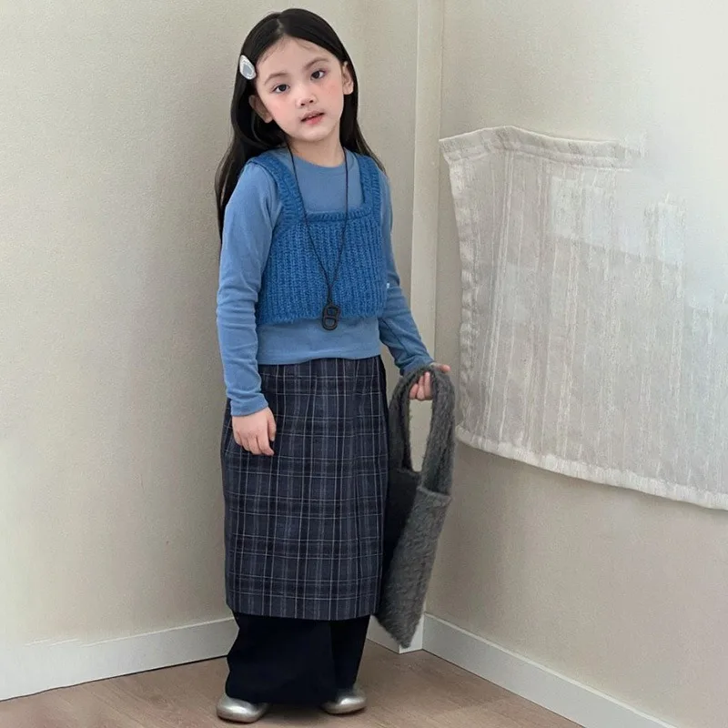 

Комплект для девочек, осень 2023, весна, корейский стиль, модный модный топ с длинными рукавами, вязаный жилет, свободная юбка, брюки, комплект из трех предметов