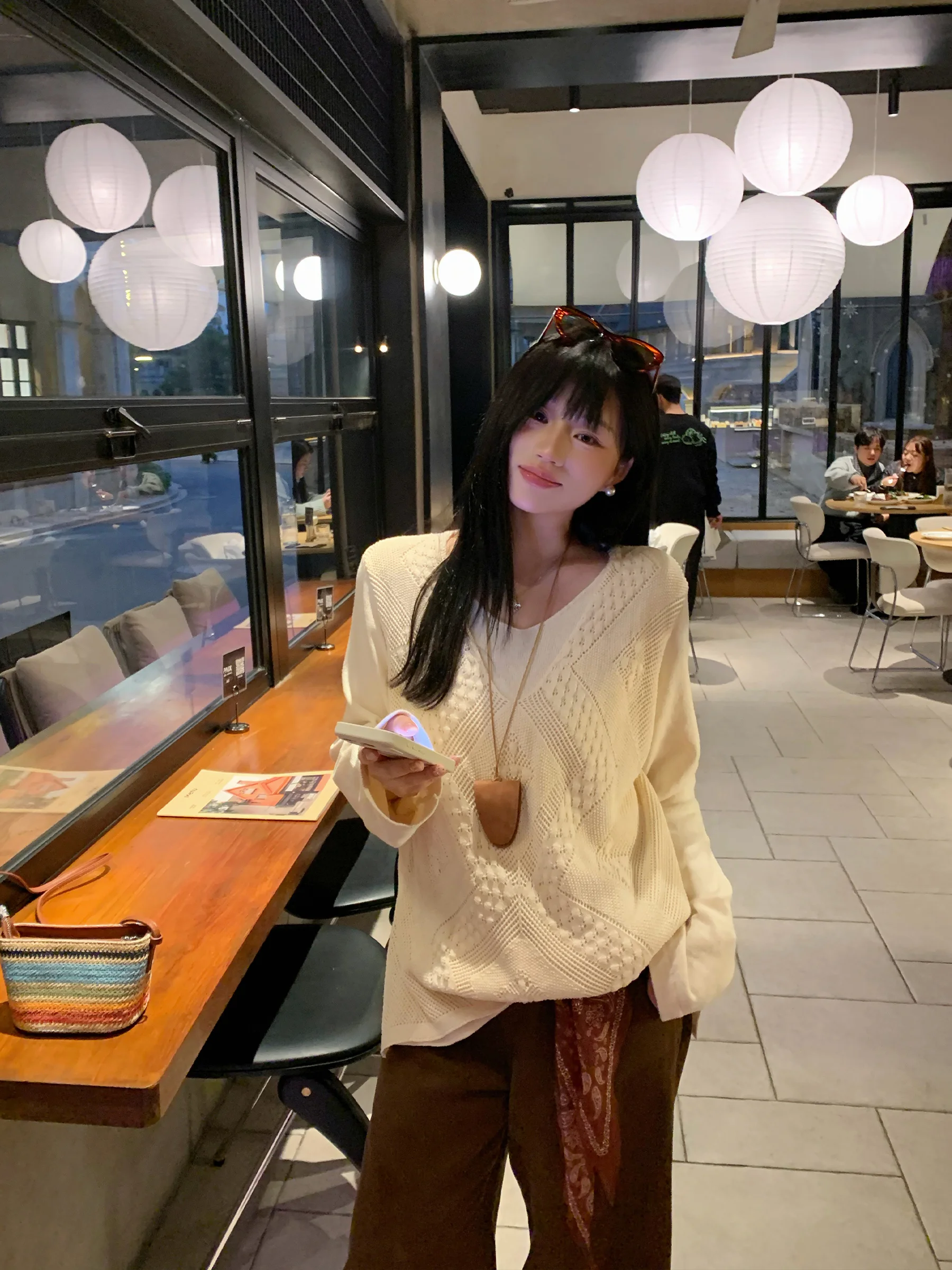 

Spring Knitted Hollow out Thin Long Sve V-Ne Loose Women's Sweater Soft French Sle Casual Top Warm Breathable T-irt