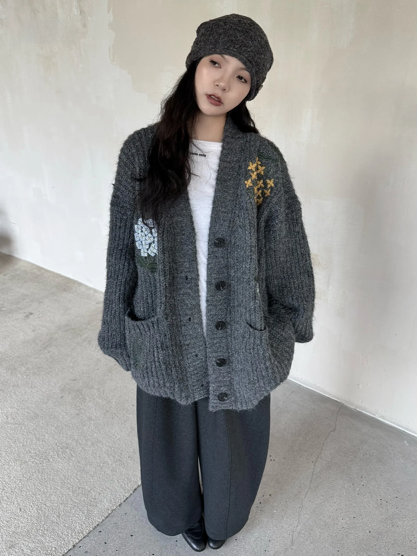 

ay Knitted Sweater with Embroidered Flowers Cozy Lazy Sle Thi Yarn Open Cardigan Sweater Outerwear for Autumn And Winter