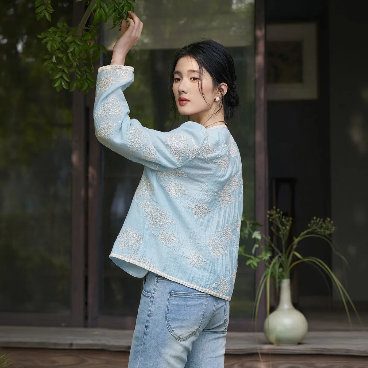 SENTUBILA Women New Chinese Style Embroidered Jacket 2026 Spring Elegant Casual Round Neck Pearl Button Chiffon Coat 161WP5404