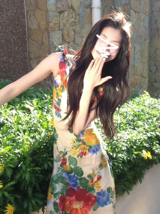 エレガントな花柄ホルタードレス女性の夏のロングドレススリムフィット休暇旅行衣装韓国スタイル通勤ドレス