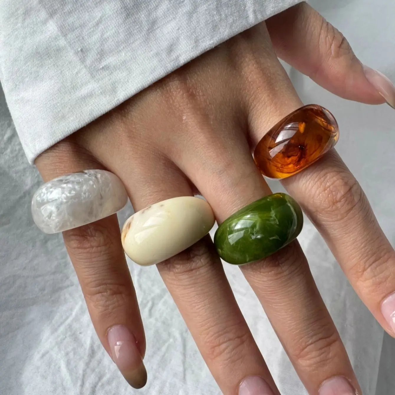 Set of 4 Autumn/Winter Color Gradient Resin Rings Geometric Irregular Oval Women's Everyday Stackable Jewelry NEW