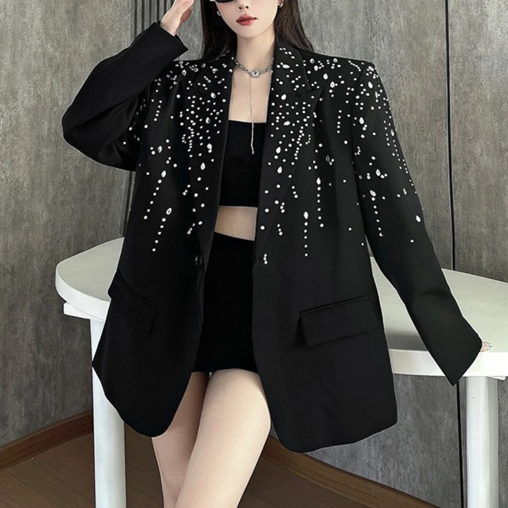 TWOTWINSTYLE سترة أنيقة مرصعة بالألماس باللون الأسود مع طية صدر السترة وأكمام طويلة فضفاضة للمكتب سترات نسائية موضة خريف جديدة