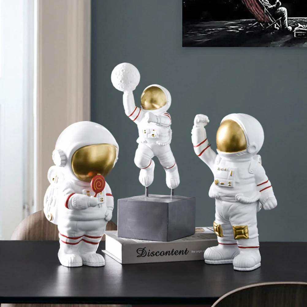 

Astronaut naments Resin Decoration Creative Home Decor Desktop Adornment Spaceman Table nament Mini Model Collection