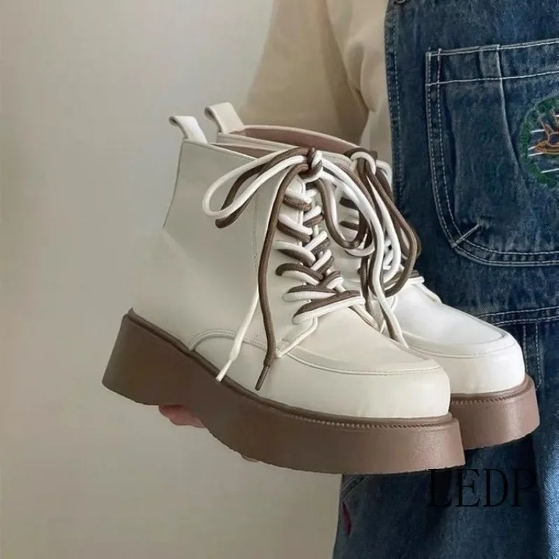 أحذية نسائية أحذية جلدية ناعمة متعددة الاستخدامات ونعل سميك وكعب سميك ومقدمة مستديرة وأربطة أحذية قصيرة