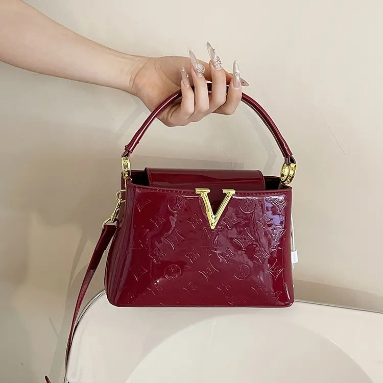 

Новая вместительная сумка-ведро 2026 года, многофункциональная сумка с регулируемым плечевым ремнем и верхней ручкой, легкая сумка для работы и поездок для женщин