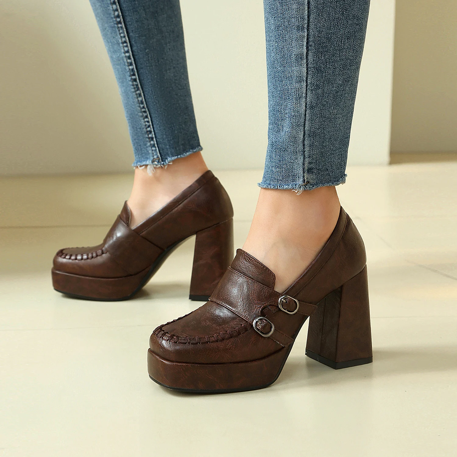 2026 Spring/Autumn New Fashionable High Heels Single Buckle Casual Retro Women's High Heels Size 34-43