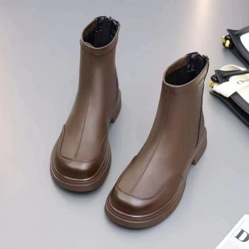 Botas Chelsea británicas para mujer ​ ​ Botines elásticos con punta cuadrada negra Zapatos de invierno con flecos y cremallera lateral Zapatos de invierno versátiles