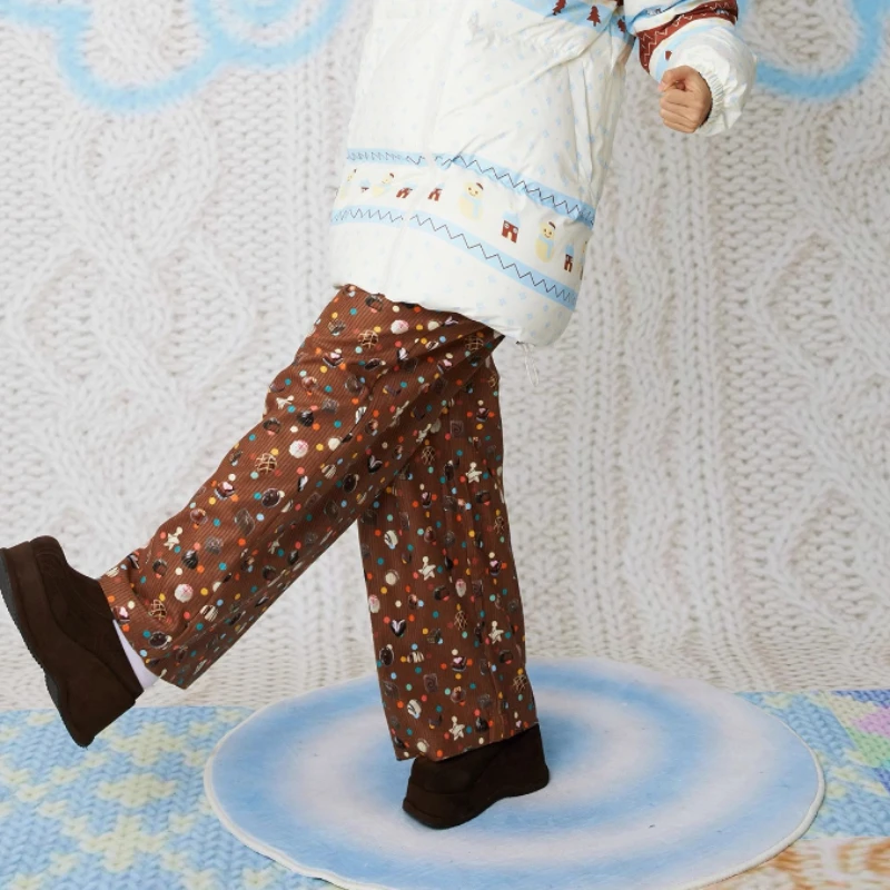2025 Autunno Inverno Nuovi Pantaloni da donna Design originale Dolce e carino Stampa di caramelle Velluto a coste marrone Pantaloni dritti versatili da donna