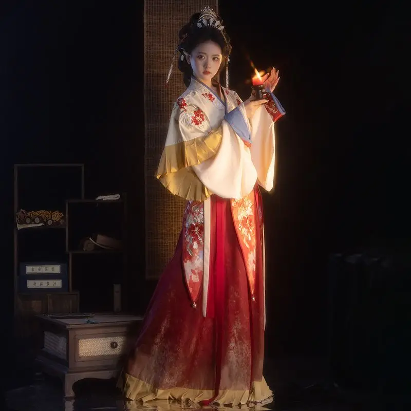 

Ханфу династии Цзинь Благородная и элегантная юбка Сочетание классического очарования и современного вкуса с вышивкой белых и красных цветов