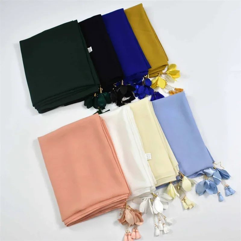 Custom Fashion Plain Chiffon Hijab Scarf With Flower Pendant Tassel Muslim Women New Fancy Handmade Metal Pendant Chiffon Shawls