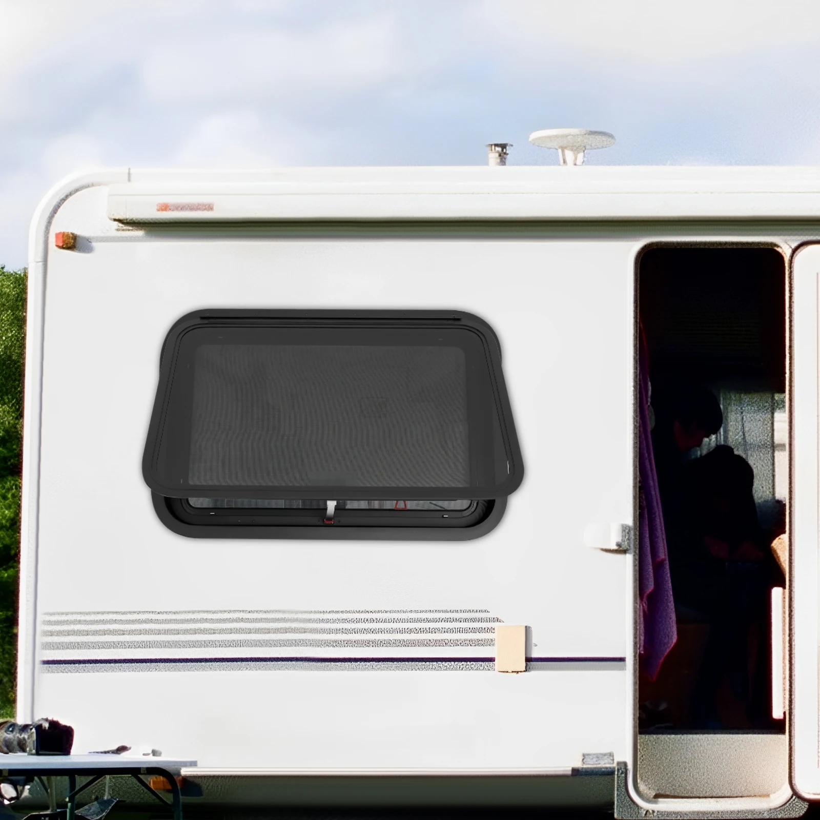 RV نافذة خروج الزجاج المقسى دفع خارج نافذة التخييم سبائك الألومنيوم 30x20x1.65in مع 30-40 °   زاوية الفتح بسمك 42 مم