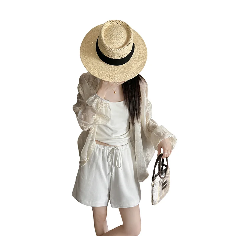 شورت كتان أبيض مغسول للنساء Summer2025 خفيف الوزن للتخسيس غير رسمي بنطال ذو قصة أرجل واسعة فضفاض من القطن والكتان بنطال بخمس نقاط