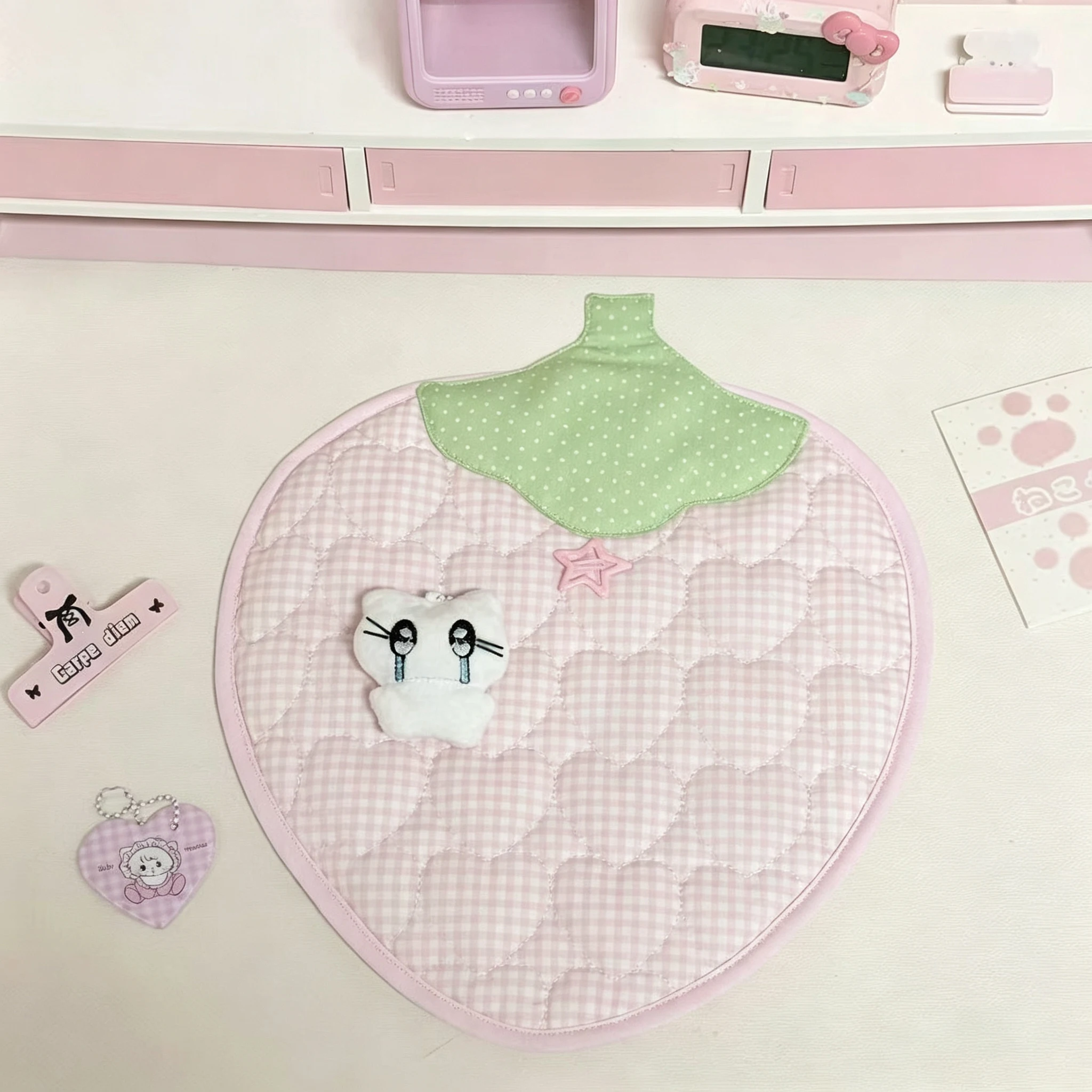 Korean Ins Love Heart Strawberry Desktop Placemat Quilted Coaster Heat-resistant Table Mat Decorative Tablecloth Ceremonial Feel