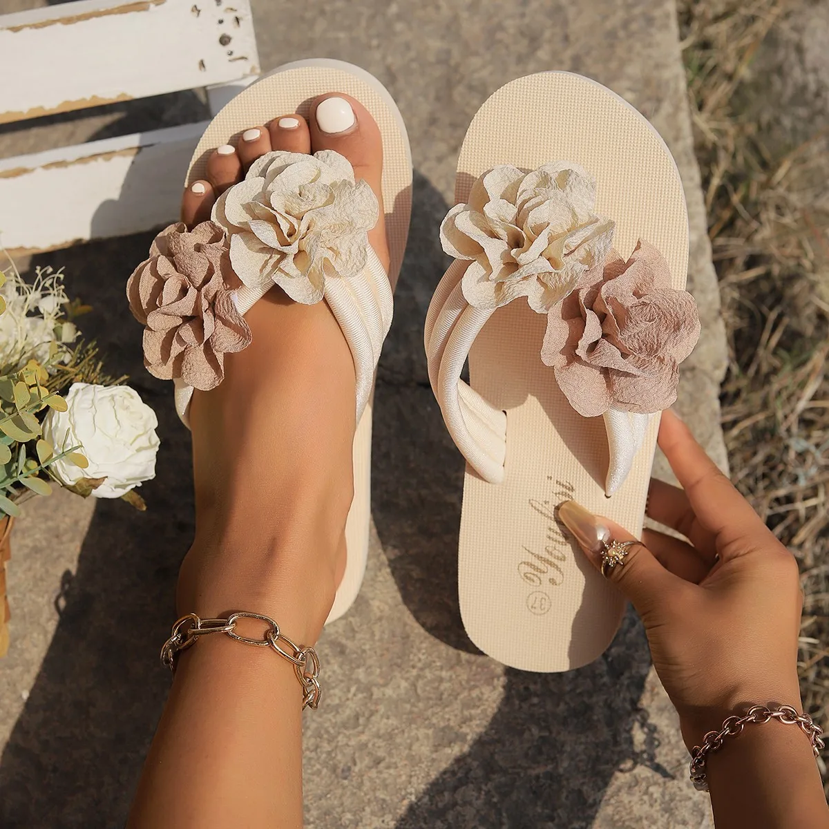 New Summer Slippers Outdoor Beach Flip-flops Cute Flower Bow Decoration Casual Flat Slippers Shoes for Women Slides