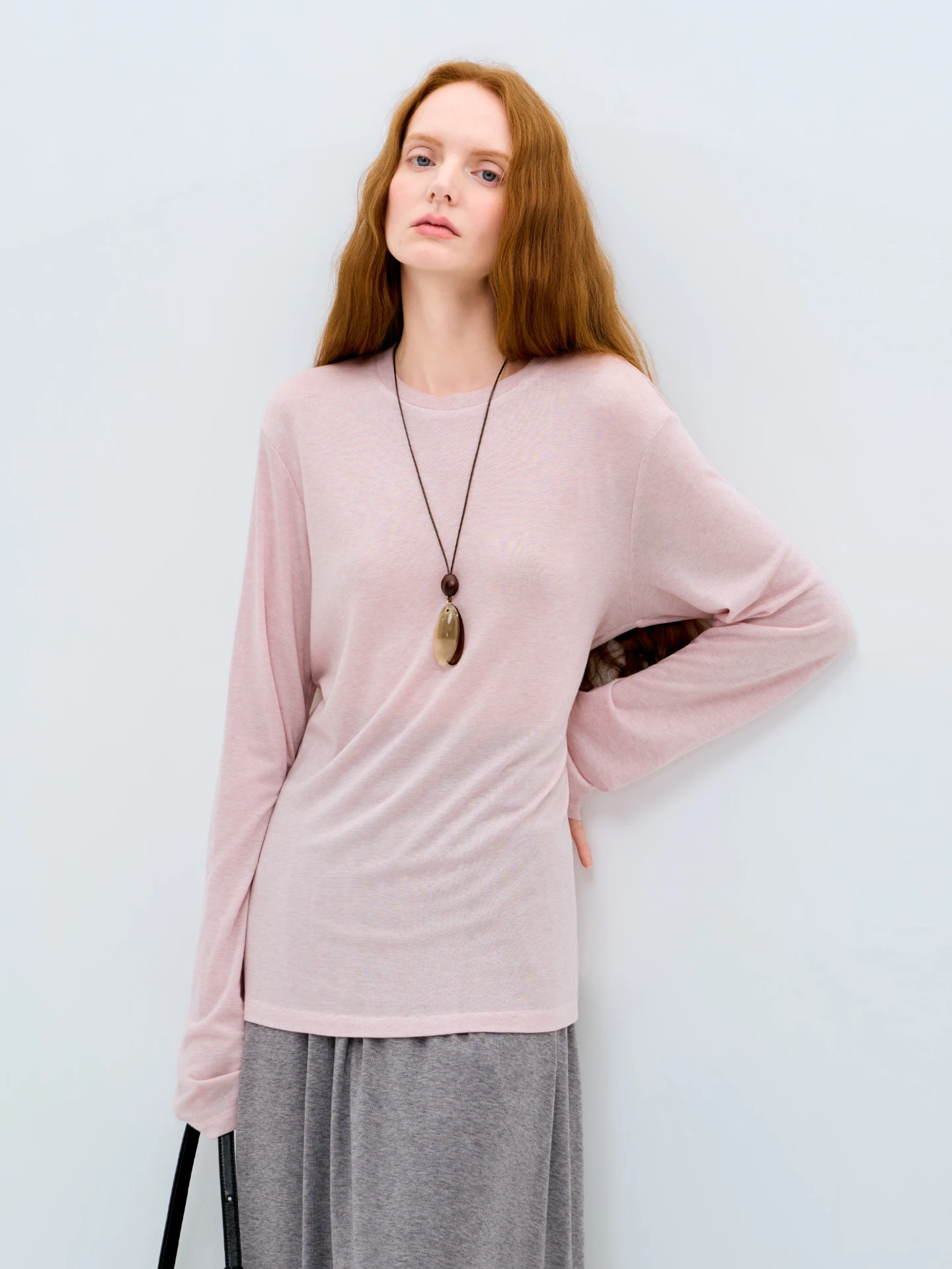 

Женская базовая футболка LIMONN из шелка и шерсти, круглая горловина, с вырезами, свободного кроя, для повседневной носки, весна 2026