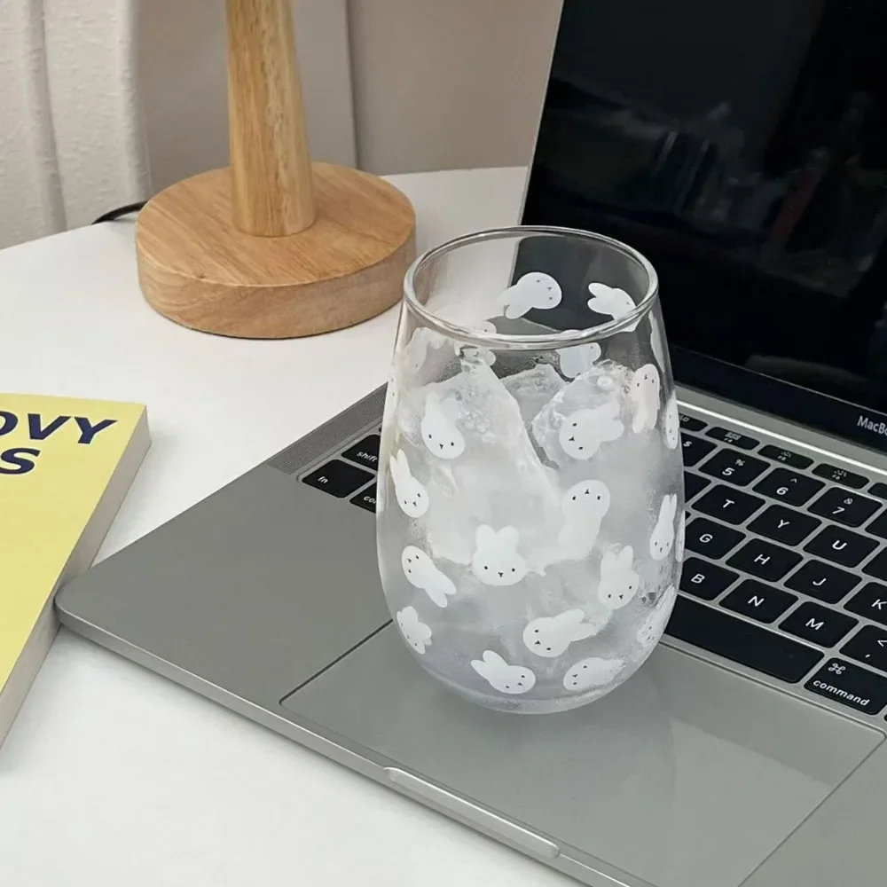 550ML Kawaii Miffy Niedlicher Bedruckter Glasbecher Großbauchiger Becher für Milch, Kaffee, Likör, Saft Geschenk-Spielzeug für Mädchen
