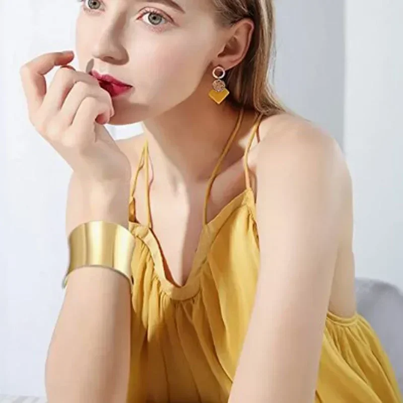Exaggerated Wide Open Metal Bracelet Mirror Surface High Quality Fashion Dance Style Versatile Smooth Face Bracelet for Women