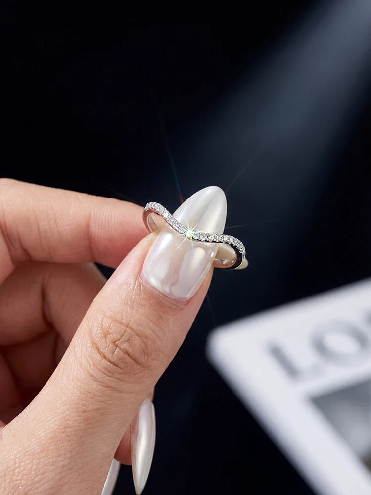 Schlichter klassischer Wellen-Moissanit-Diamant-Ehering für Damen, Verlobung, luxuriöser, hochwertiger Schmuck – Detail 2