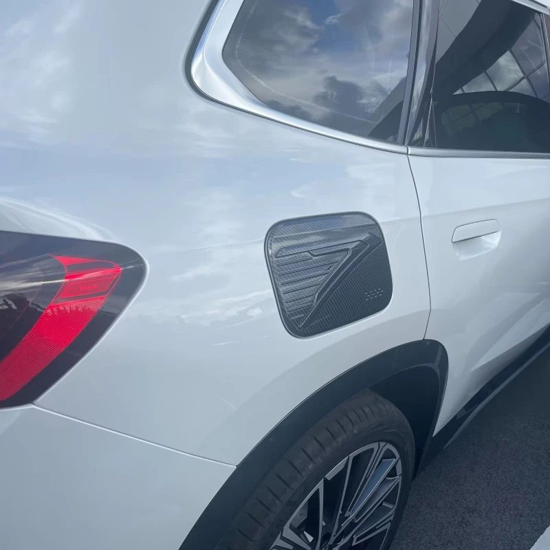 لسيارات BMW X1 (U11) 2023 2024 2025 غطاء تغليف خزان الوقود من ألياف الكربون ملحقات الزخارف