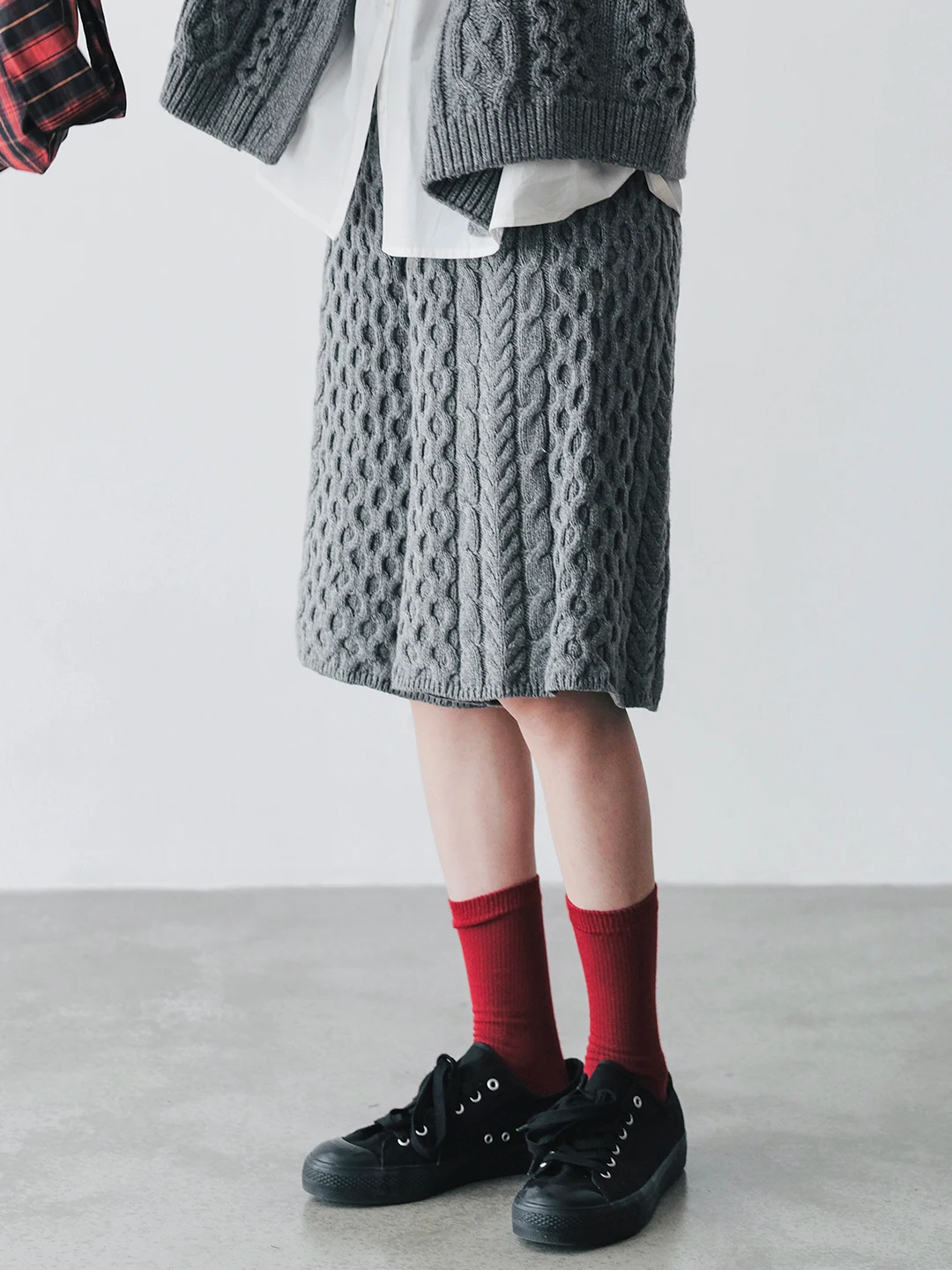 IMAKOKONI original design elastic waisted knitted gray shorts for autumn and winter 244833