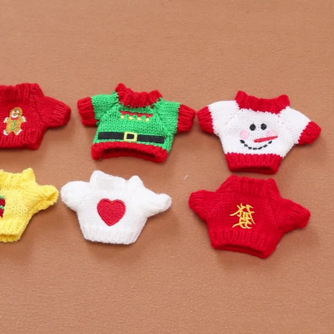 

Labubu Doll Clothes Small Sweater Christmas New Year Doll Clothes Gromit Small Pendant Apparel Plush Toy Red Festive Doll Outfit
