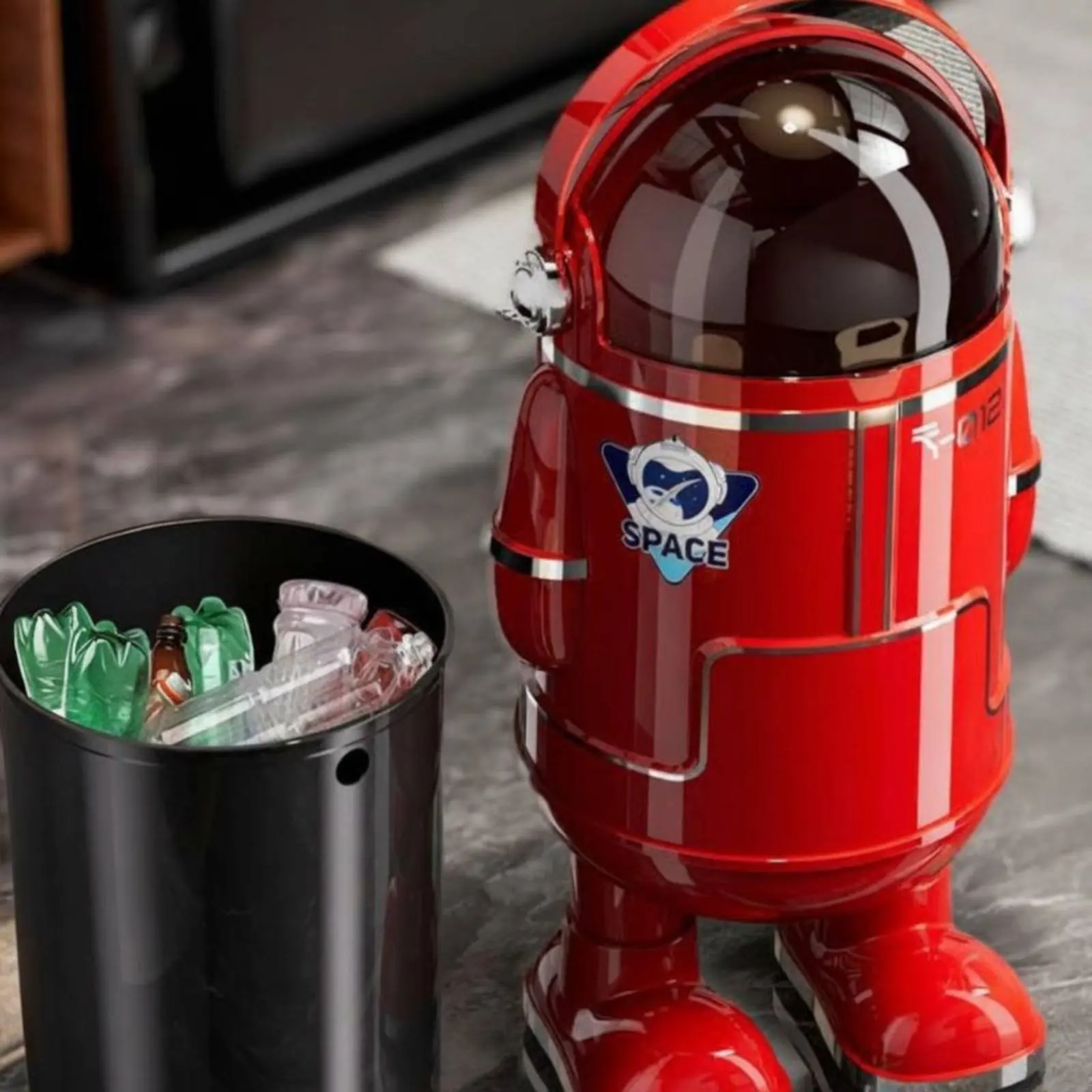 

Decorative Trash Can with Lid Large Capacity Astronaut Trash Can Robot Waste Container Odor Resistant Household Storage