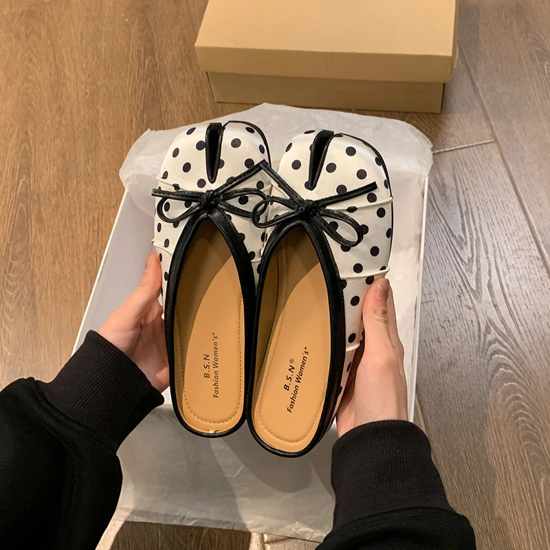 Slip On Mule Flat - Modische Polka-Dot Damen-Mules mit Schmetterlingsknoten, flache