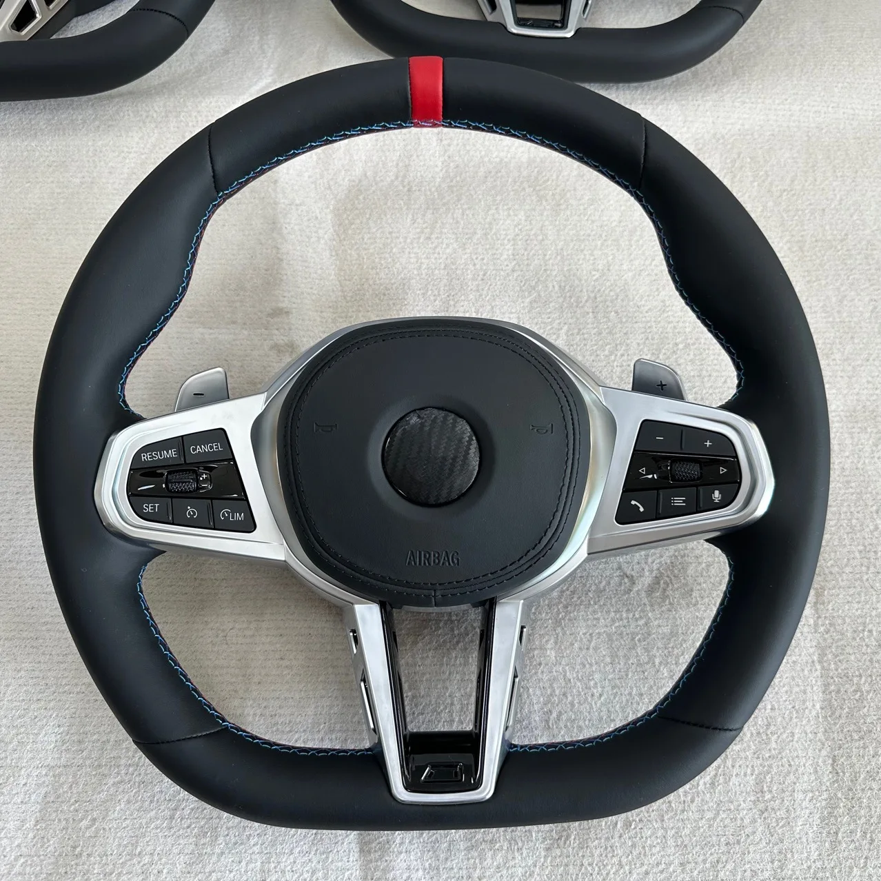 

Suitable for BMW carbon fiber steering wheel modification, 1234567 series X1X2X3X4X5X6 series BMW thong