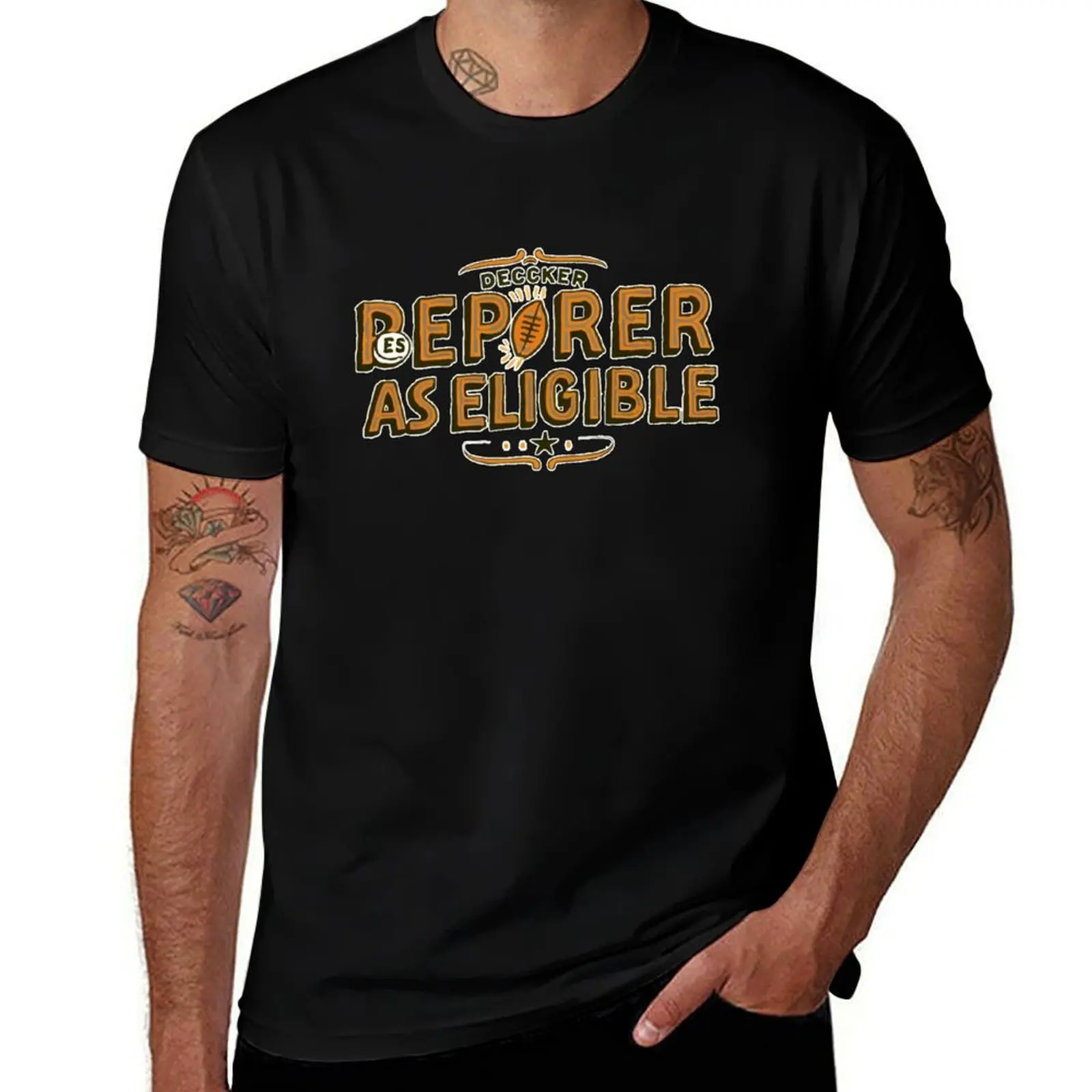 Декер сообщил, что это соответствующая требованиям футболка Cool Dry Performance T-Shirt.