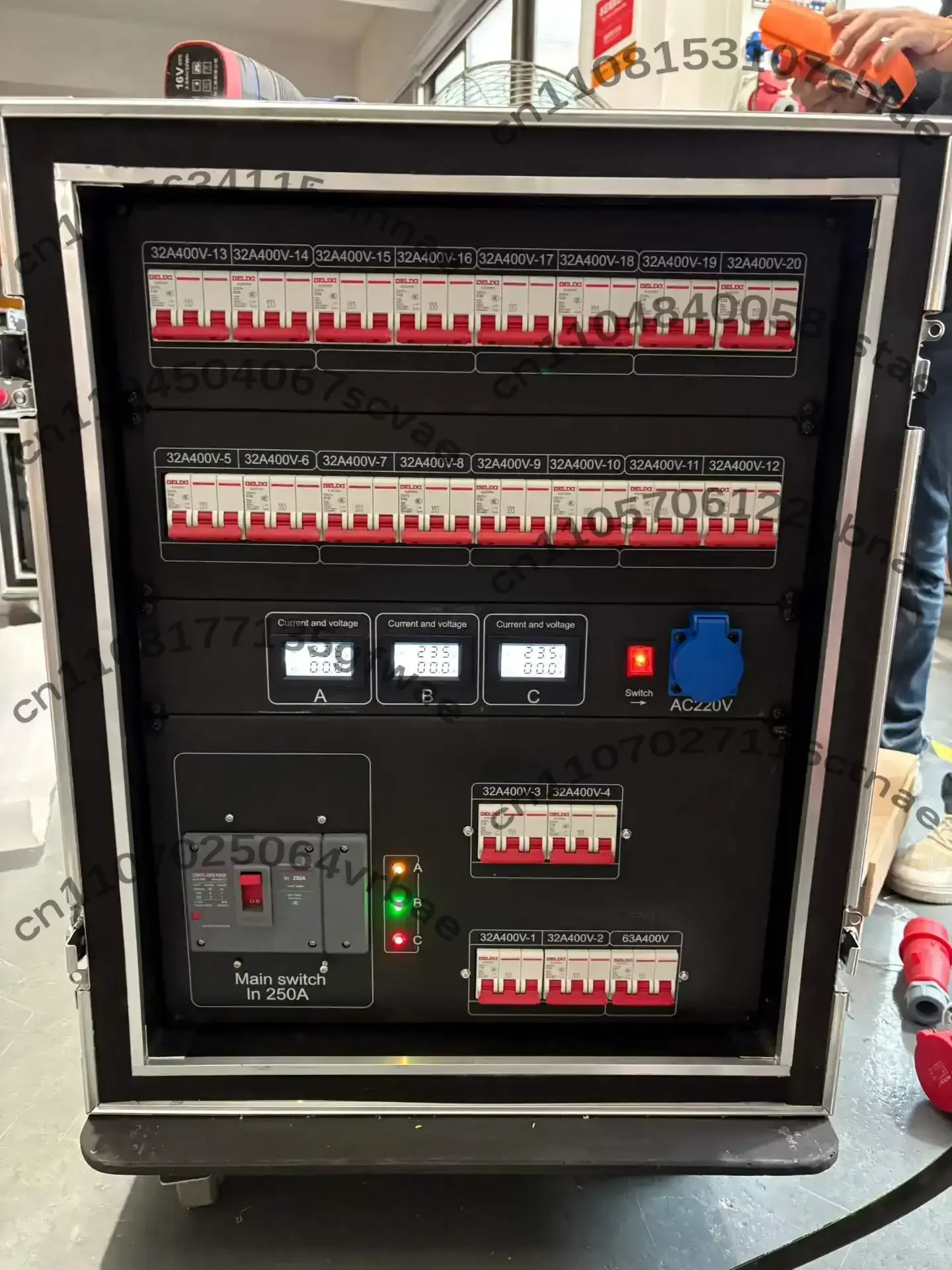 12-way 63A customizable power distribution boxFor stage, exhibition and engineering useWith leakage protection, control function
