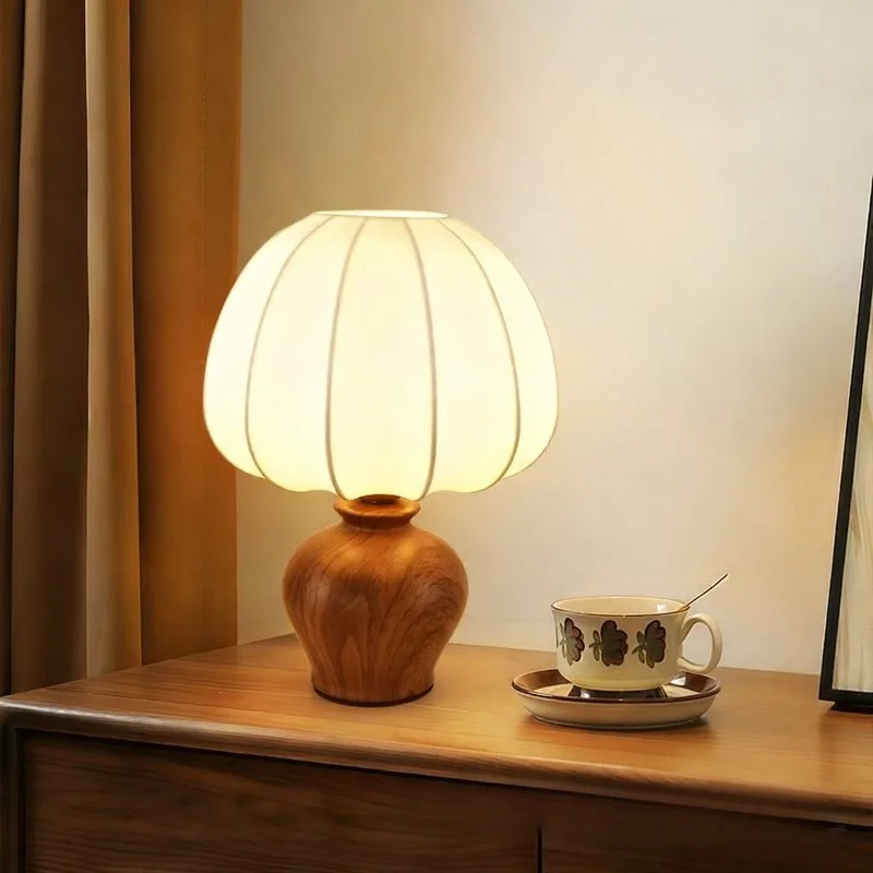 Zijden tafellamp, Franse middeleeuwse slaapkamer, studeerkamer, Amerikaanse retro wabi-sabi-stijl, Japanse ontwerper, hoogwaardige bedlamp