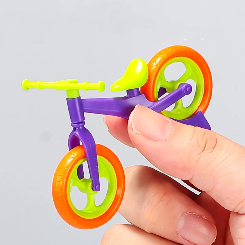 Kit di modelli di bici da dito di arte creativa Simulazione Mini bicicletta assemblata Equilibrio Accessori per auto Regali giocattolo antistress per bambini