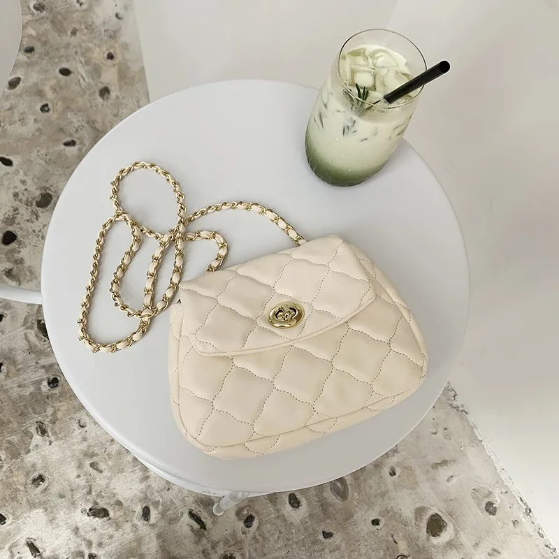 

Cloud-shaped Crossbody Bag Women's Fashionable INS Chain Design Versatile Lightweight Single-shoulder Small Shoulder Bag