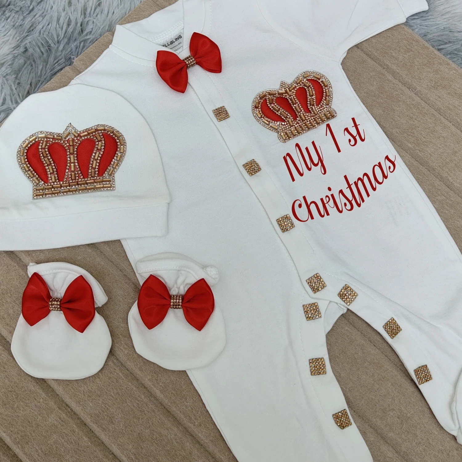 Zestaw: Perłowa Korona Dollbli – Baby Nursery Outfits recenzja i cena