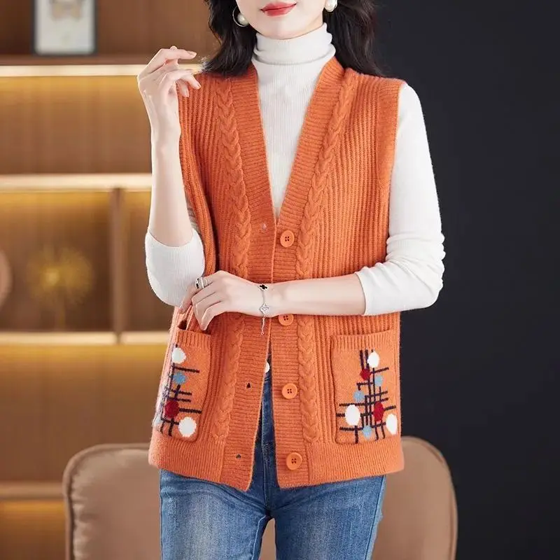 2025 Fashion Loose Knitted Sleeveless Vest Spring Autumn Coat with Pockets Vneck Buttons Casual Outdoor Wear Sweater Shrug