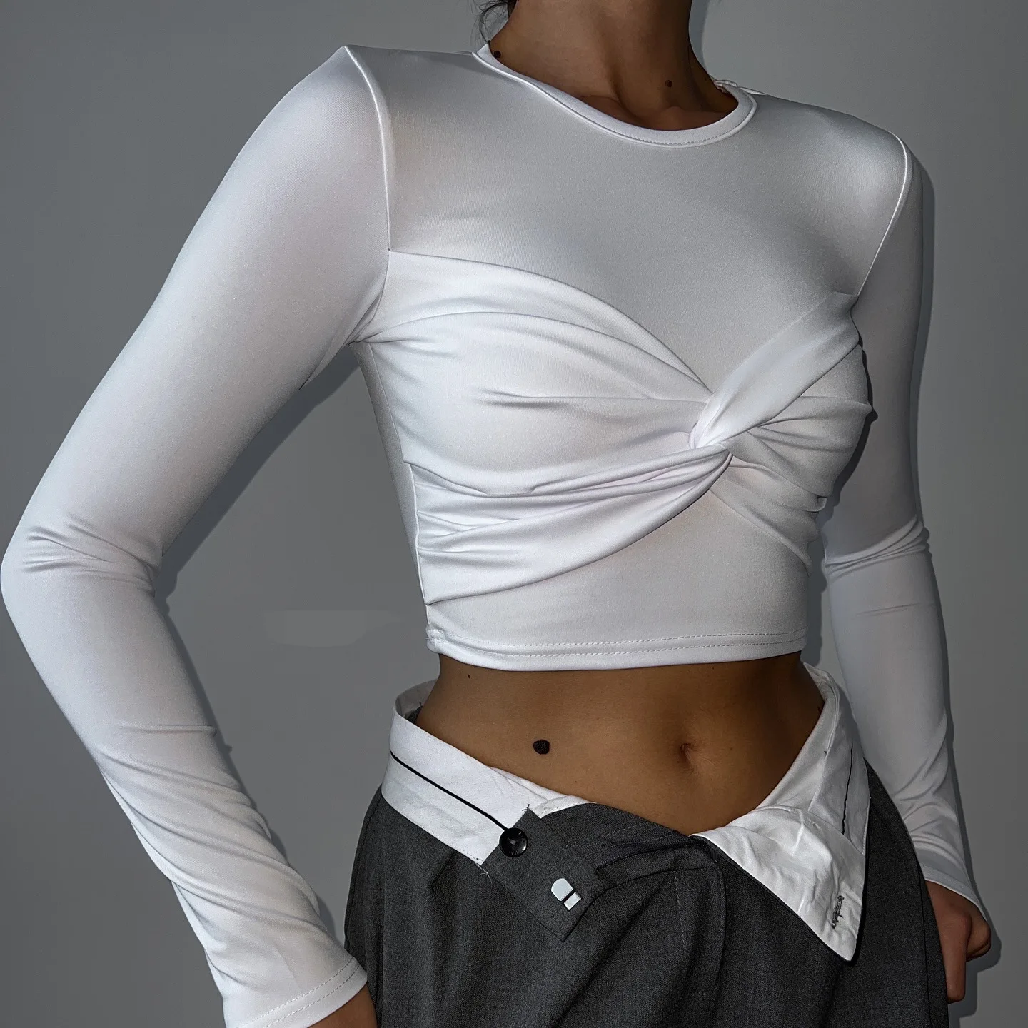 تي شيرت نسائي طويل بطيات ملتوية من American Sle لعام 2024 مع Waisand مستدير Ne ort Length من البوليستر