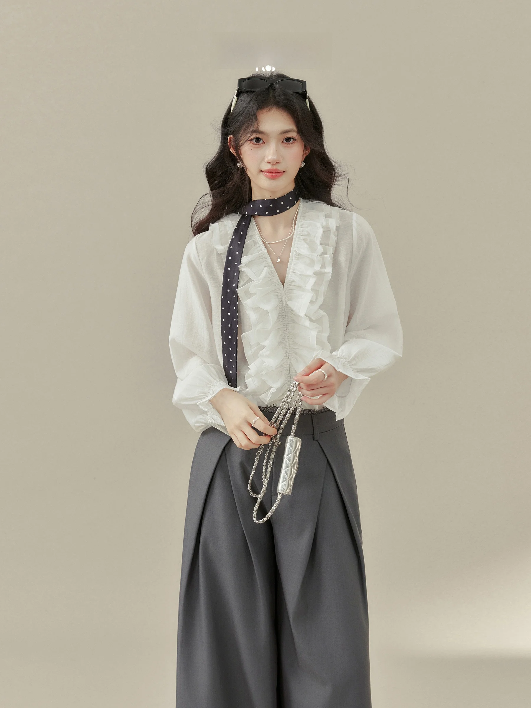 

Elegant Loose Women's Shirt V-Neck Inner Wear White Wooden Trim Shirt for plus Size Ladies Fashionable Spring Season