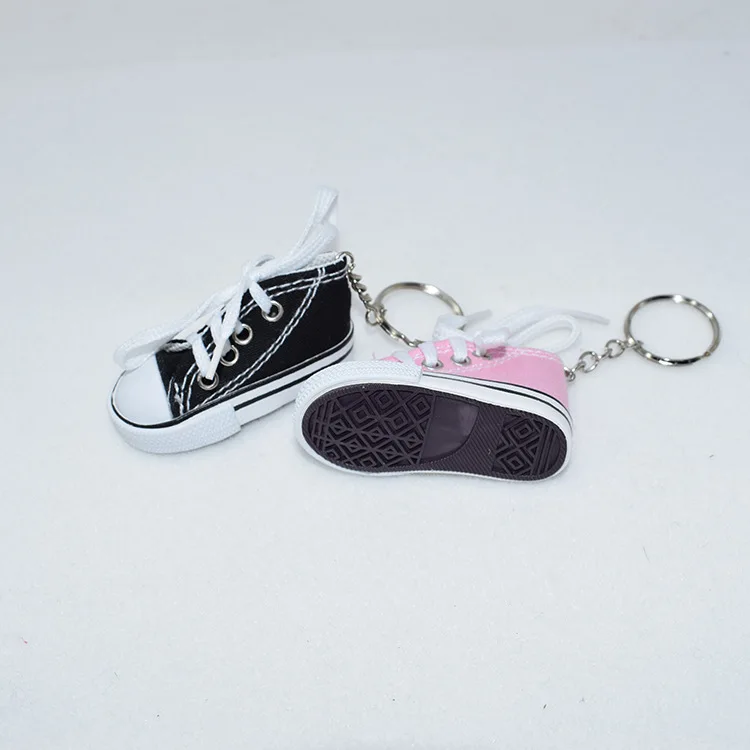 7.5CM 3D Novelty Canvas Sneaker Tennis Shoe Keychain Key Chain Pendants Party Jewelry Car Simulation Keyring for Men And Women