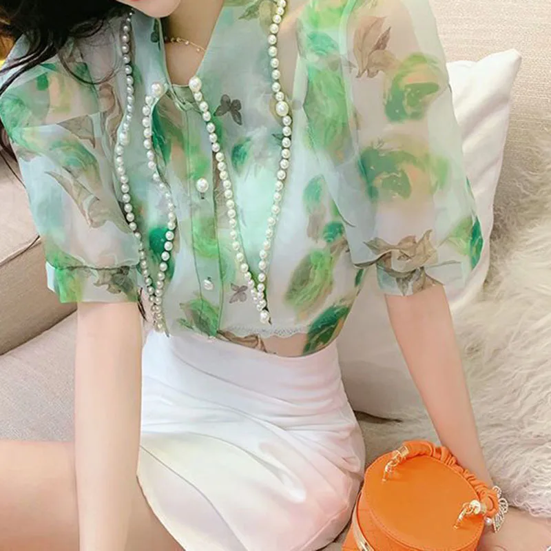Shirt women's new niche design in the summer of 2024 printed large pointed collar heavy industry beaded short-sleeved shirt
