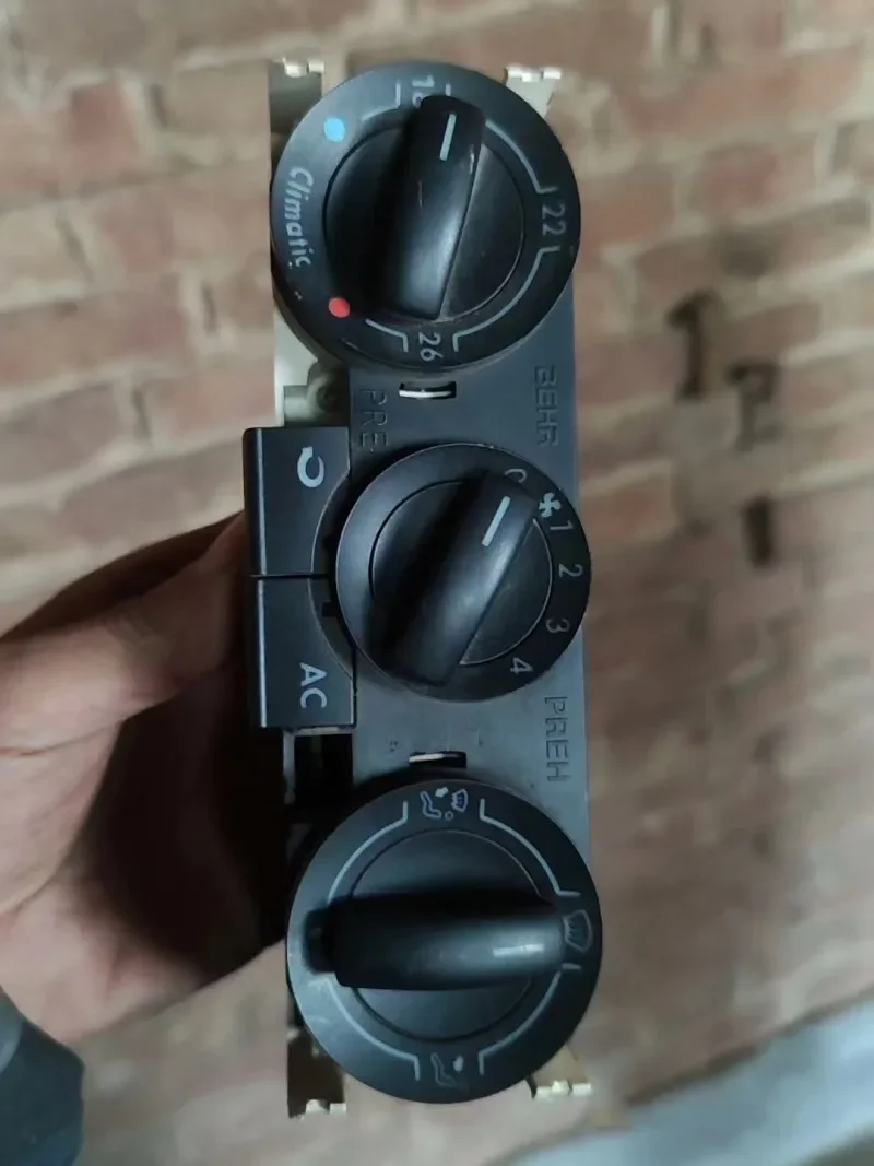 

Для VW Polo: Оригинальная б/у панель управления климат-контролем (ручное управление) 6Q0820045E 6Q0820045G 6Q0820045H